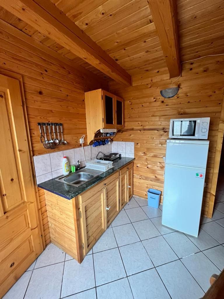 Almos Apartman Balatonfenyves Exterior photo